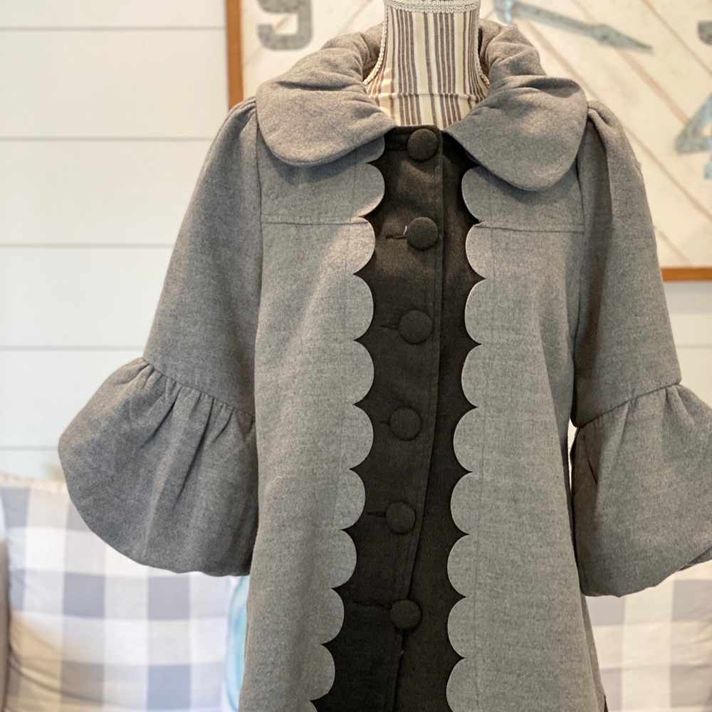 𝚁𝚈𝚄 Scalloped Coat, like new
